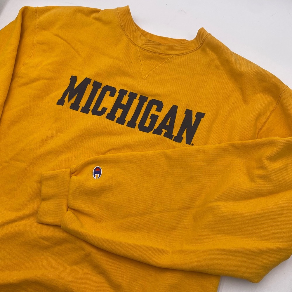 MICHIGAN Champion Crewneck Sweatshirt Mens Medium Yellow Heavyweight NCAA Fan